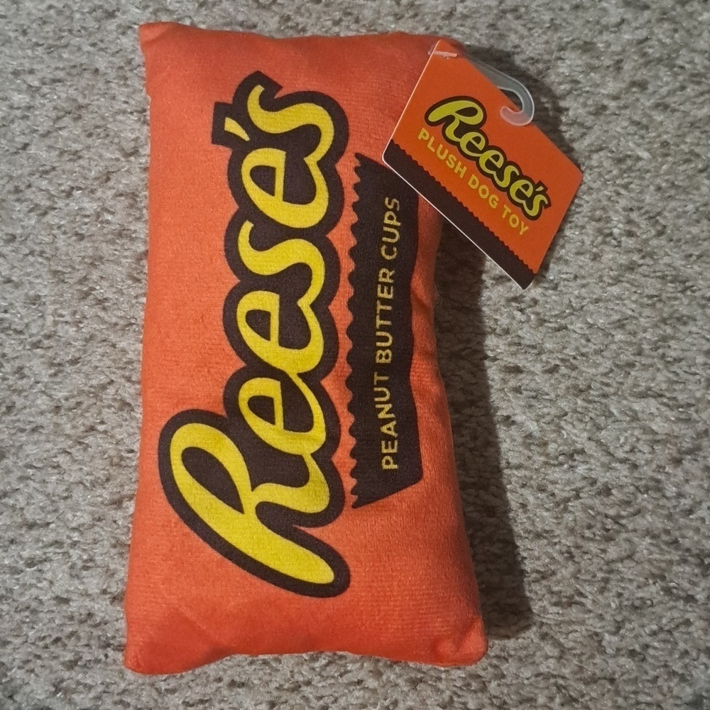 NWT HERSHEY's Reese dog toy